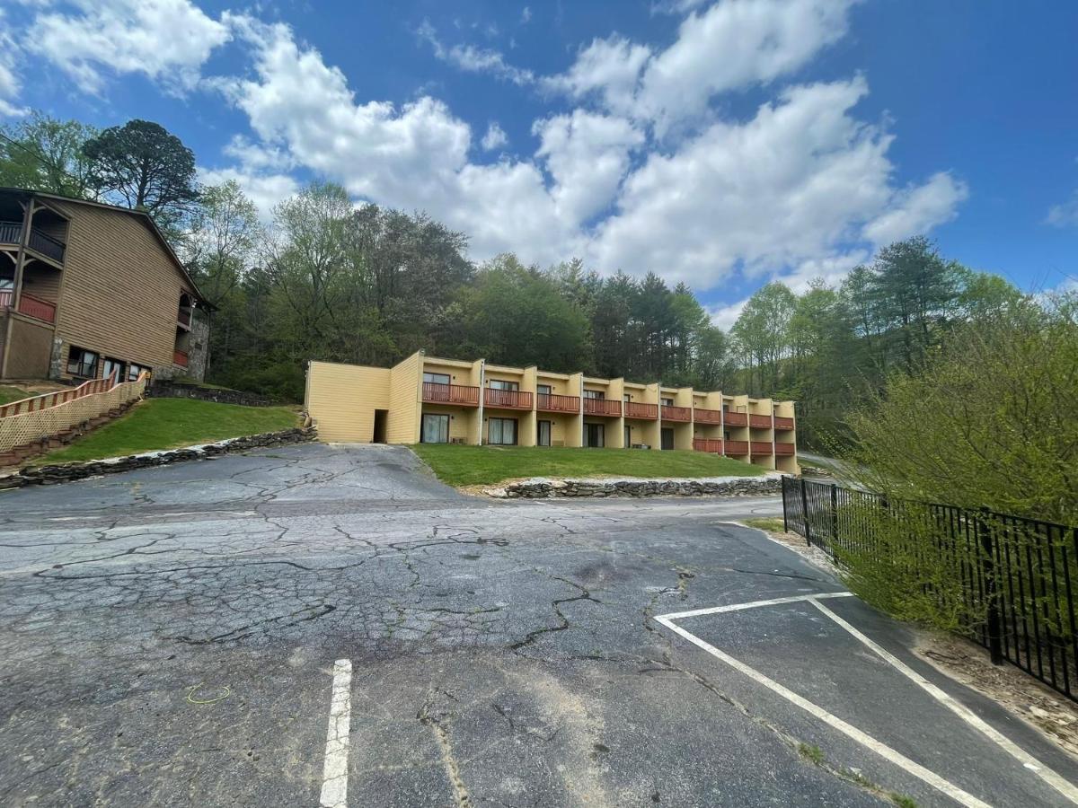 Budgetel Inn & Suites 迪拉德 外观 照片