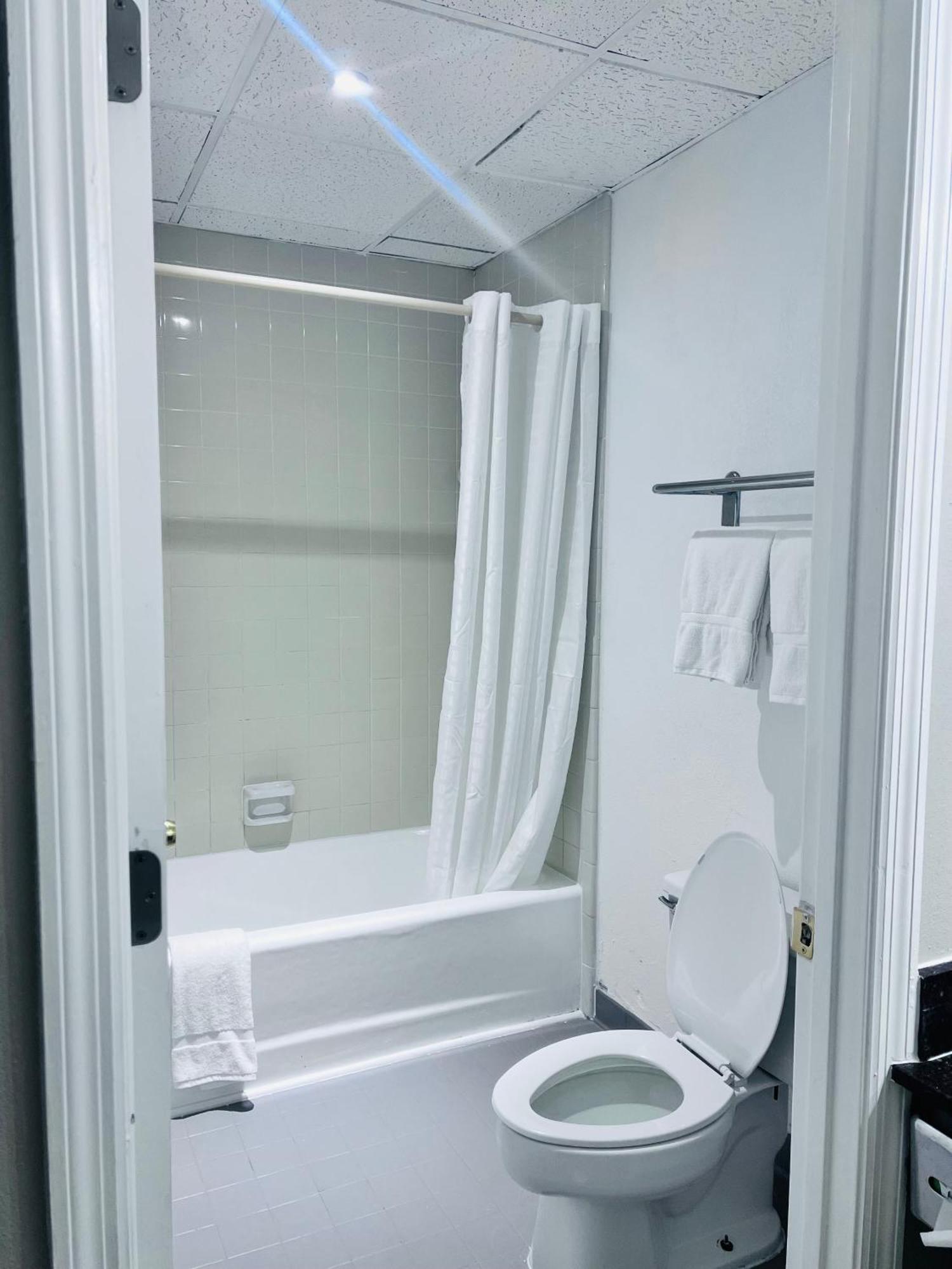 Budgetel Inn & Suites 迪拉德 外观 照片