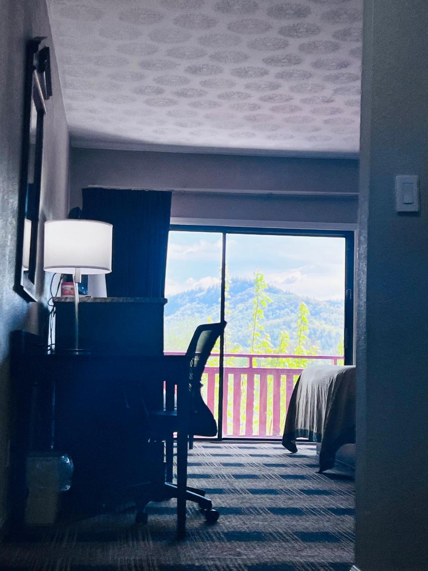 Budgetel Inn & Suites 迪拉德 外观 照片
