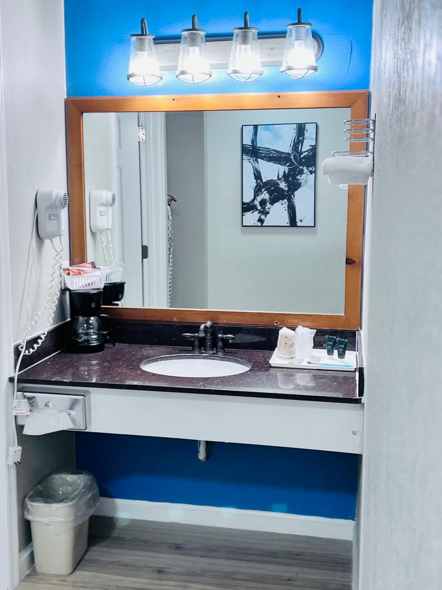 Budgetel Inn & Suites 迪拉德 外观 照片