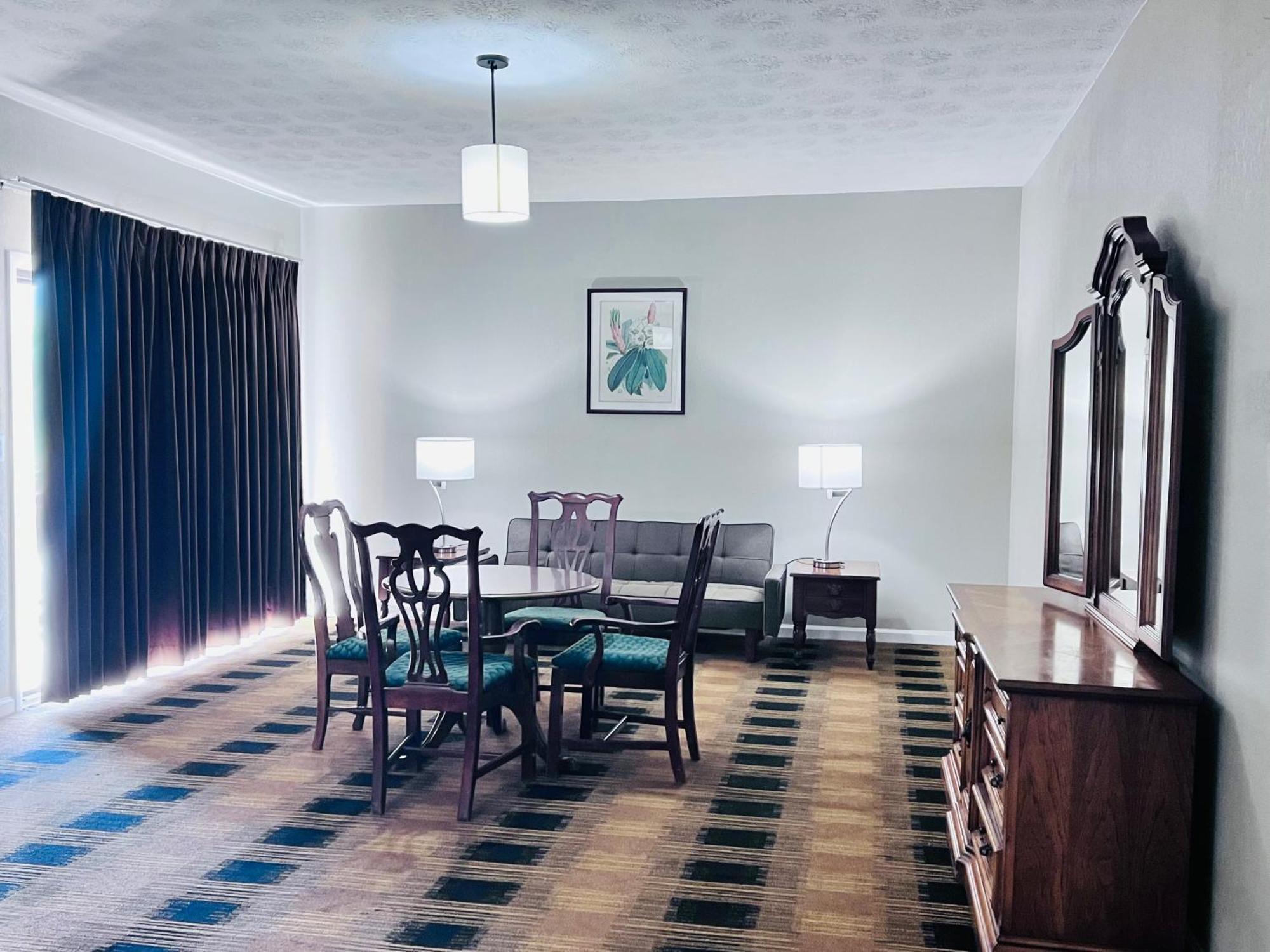Budgetel Inn & Suites 迪拉德 外观 照片