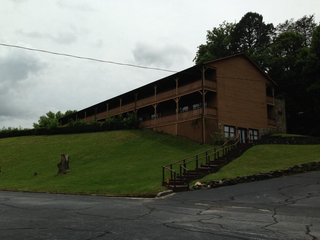 Budgetel Inn & Suites 迪拉德 外观 照片