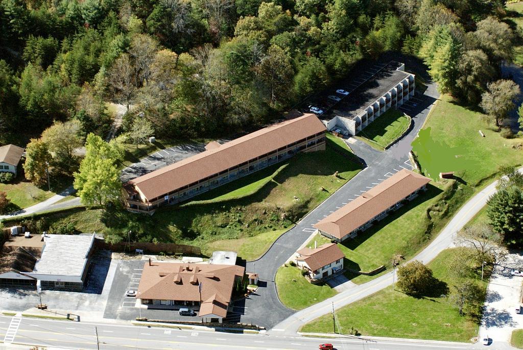 Budgetel Inn & Suites 迪拉德 外观 照片